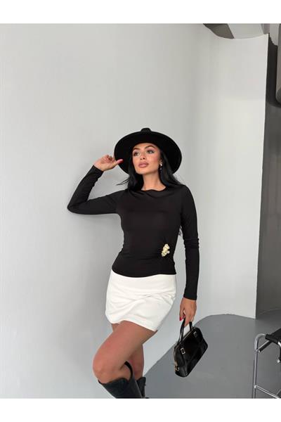 Dalgıç Kumaş Yanı Broş Detaylı Bluz