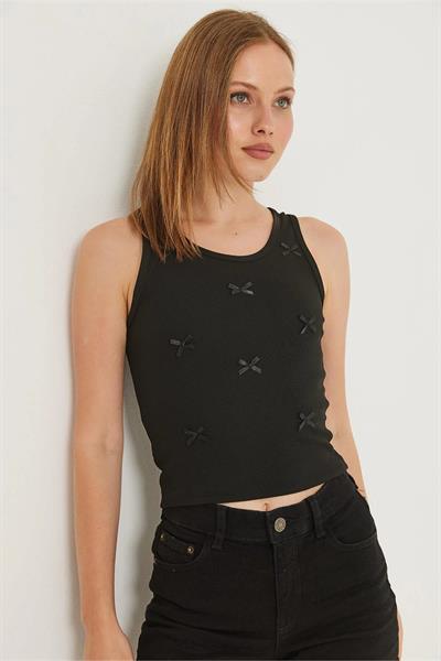 Fiyonk İşlemeli Sıfır Kol Crop Bluz