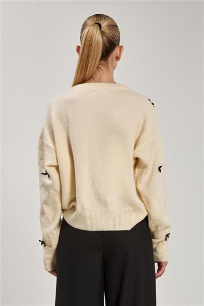 Fiyonklu Düğmeli Triko Hırka