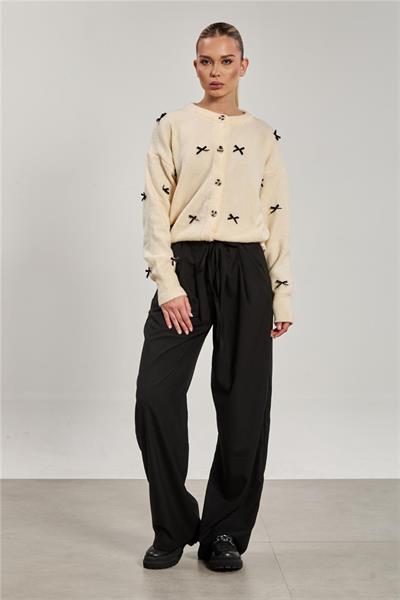 Fiyonklu Düğmeli Triko Hırka