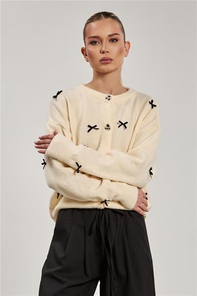 Fiyonklu Düğmeli Triko Hırka