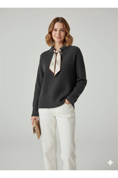 Fular Detaylı Triko Kazak