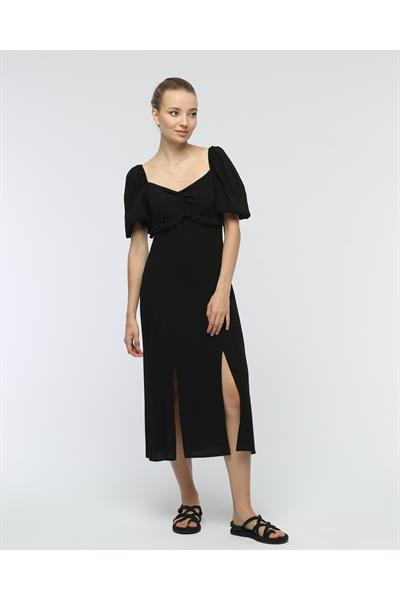 Göğsü Püsküllü Yırtmaçlı Elbise