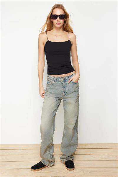 İp Askılı Uzun Atlet