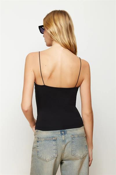 İp Askılı Uzun Atlet