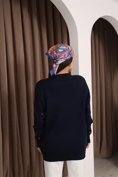 Kalp İşlemeli Bisiklet Yaka Hırka