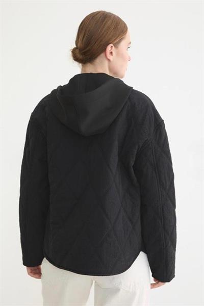 Kapüşonlu Garni Detaylı Kapitone Mont