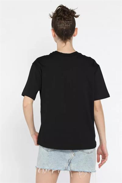 Kiraz Nakışlı Bisiklet Yaka Tshirt