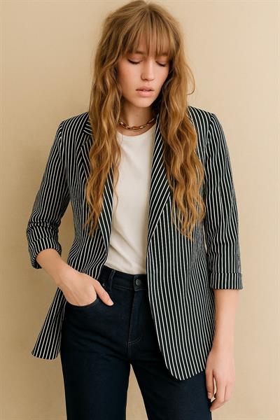 Kol Ucu Katlamalı Çizgili Ceket Sıyah