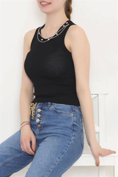 Kolye Detaylı Atlet