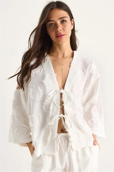 Önü Bağlamalı Kendinden Nakışlı Kimono