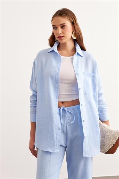 Önü Düğmeli Tek Cepli Oversize Müslin Gömlek