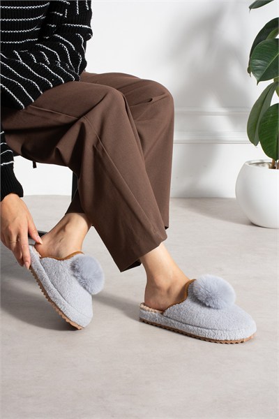 Ponponlu Önü Kapalı Peluş Kadın Ev Terliği