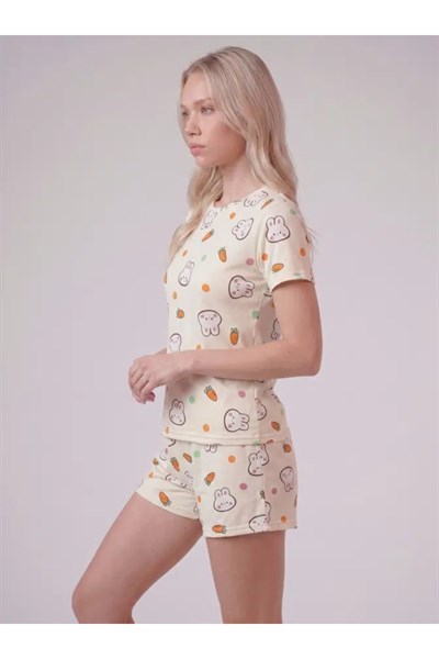 Tavşan ve Havuç Desenli Tshirt Şort Pijama Takımı