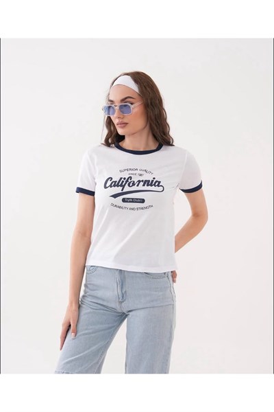Yaka ve Kol Bilyeli California Baskılı Tshirt