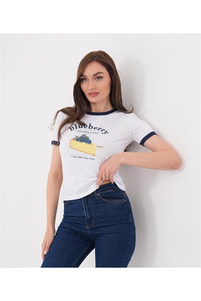 Yaka ve Kol Biyeli Blueberry Baskılı Tshirt