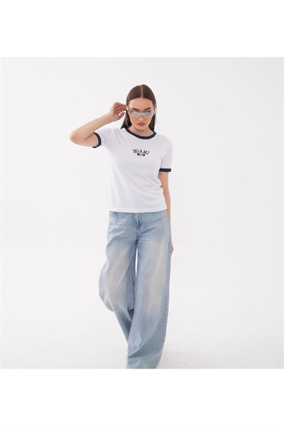 Yaka ve Kol Biyeli Önü MIAMI Nakışlı Tshirt