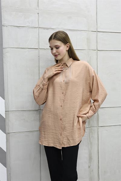 Yan Yırtmaçlı Kolyeli Gömlek