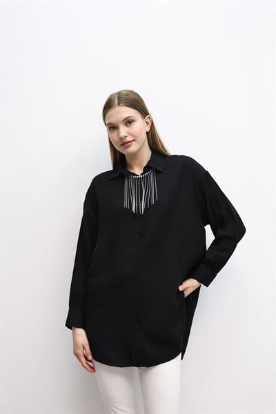 Yan Yırtmaçlı Kolyeli Gömlek