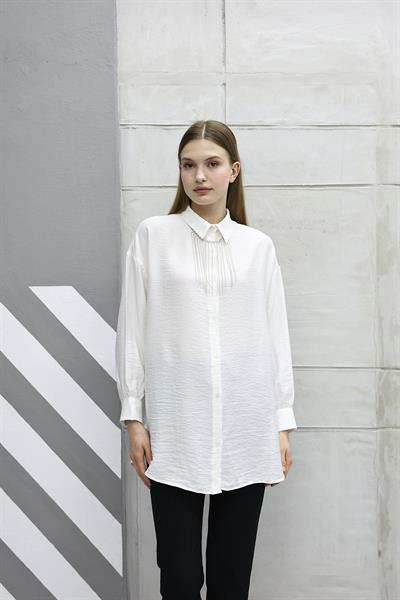 Yan Yırtmaçlı Kolyeli Gömlek