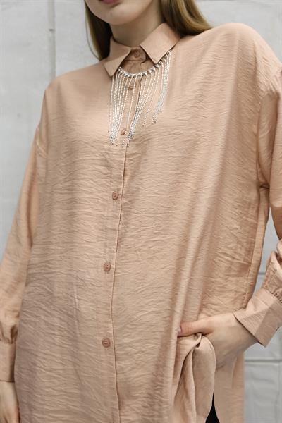 Yan Yırtmaçlı Kolyeli Gömlek