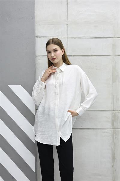 Yan Yırtmaçlı Kolyeli Gömlek