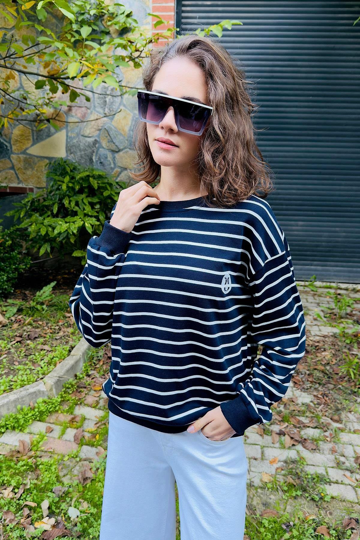 Beli Lastikli Çizgili SweatKADIN SWEATSHİRT