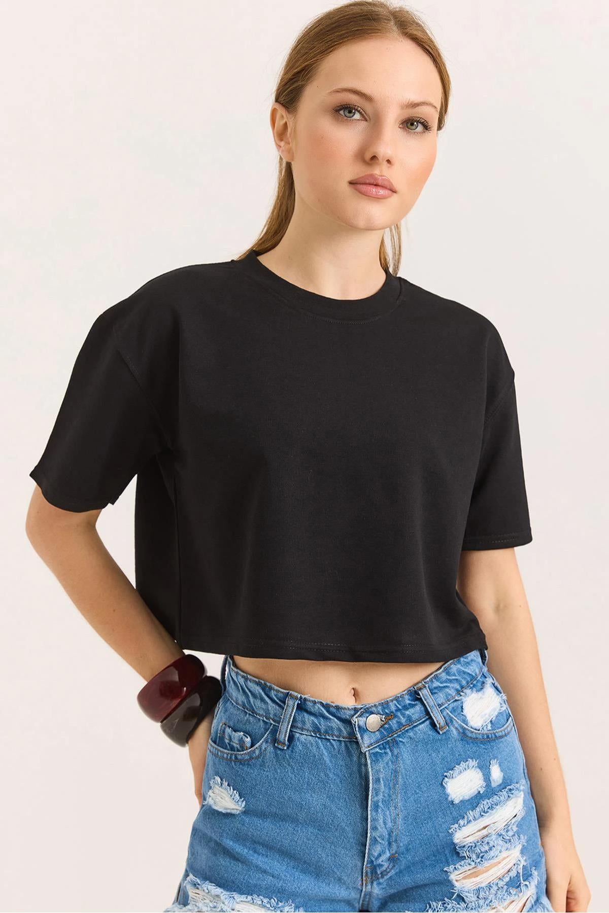 Bisiklet Yaka Crop TshirtKADIN T-SHİRT