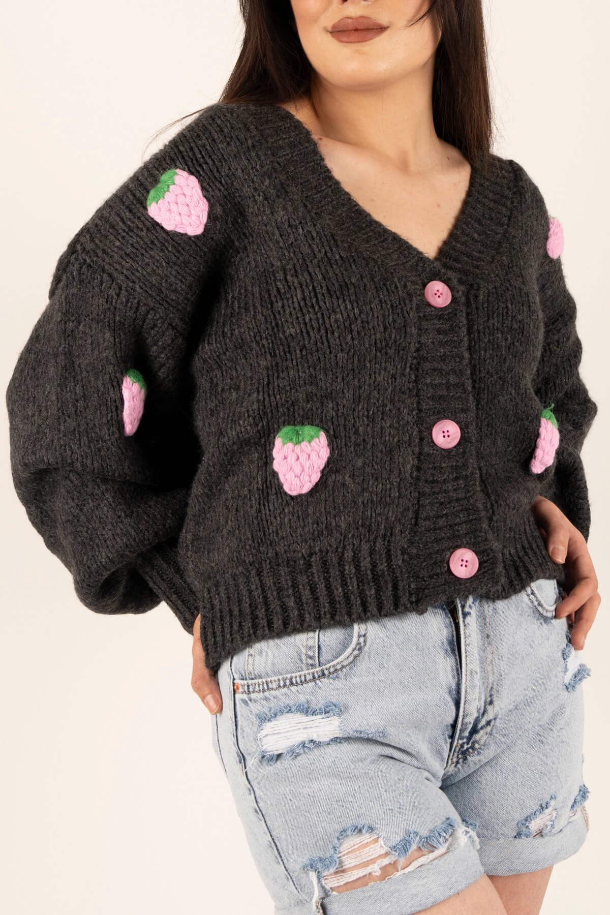 Çilekli Triko HırkaKADIN HIRKA