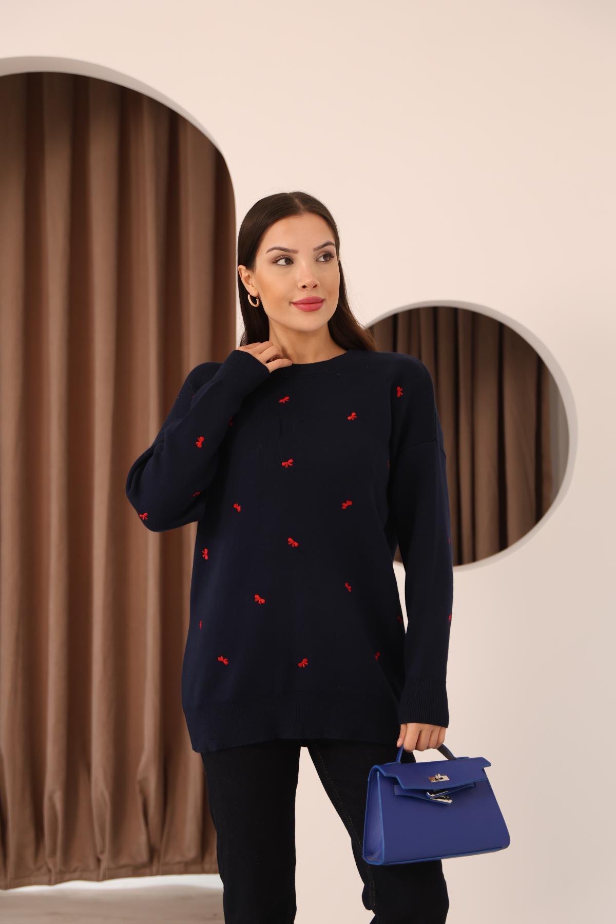 Fiyonk İşlemeli KazakKADIN KAZAK