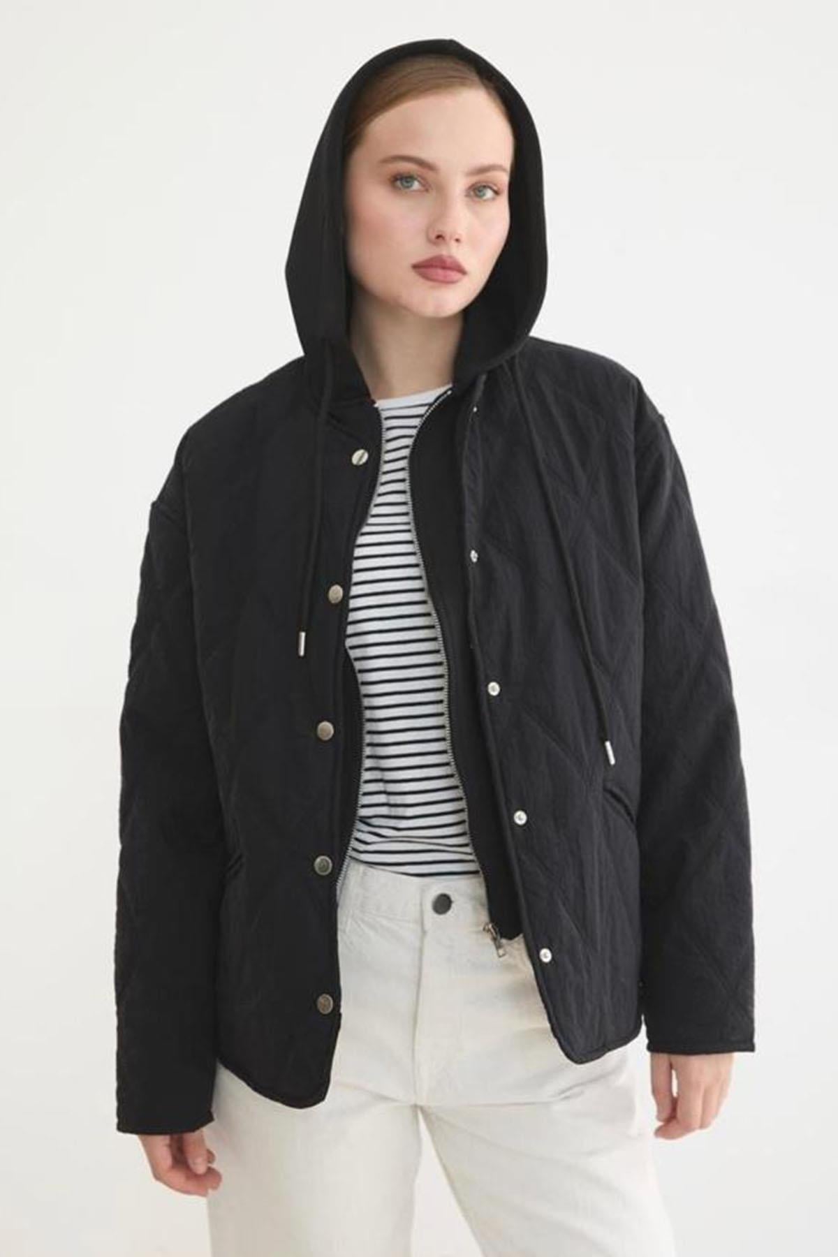 Kapüşonlu Garni Detaylı Kapitone MontKADIN MONT