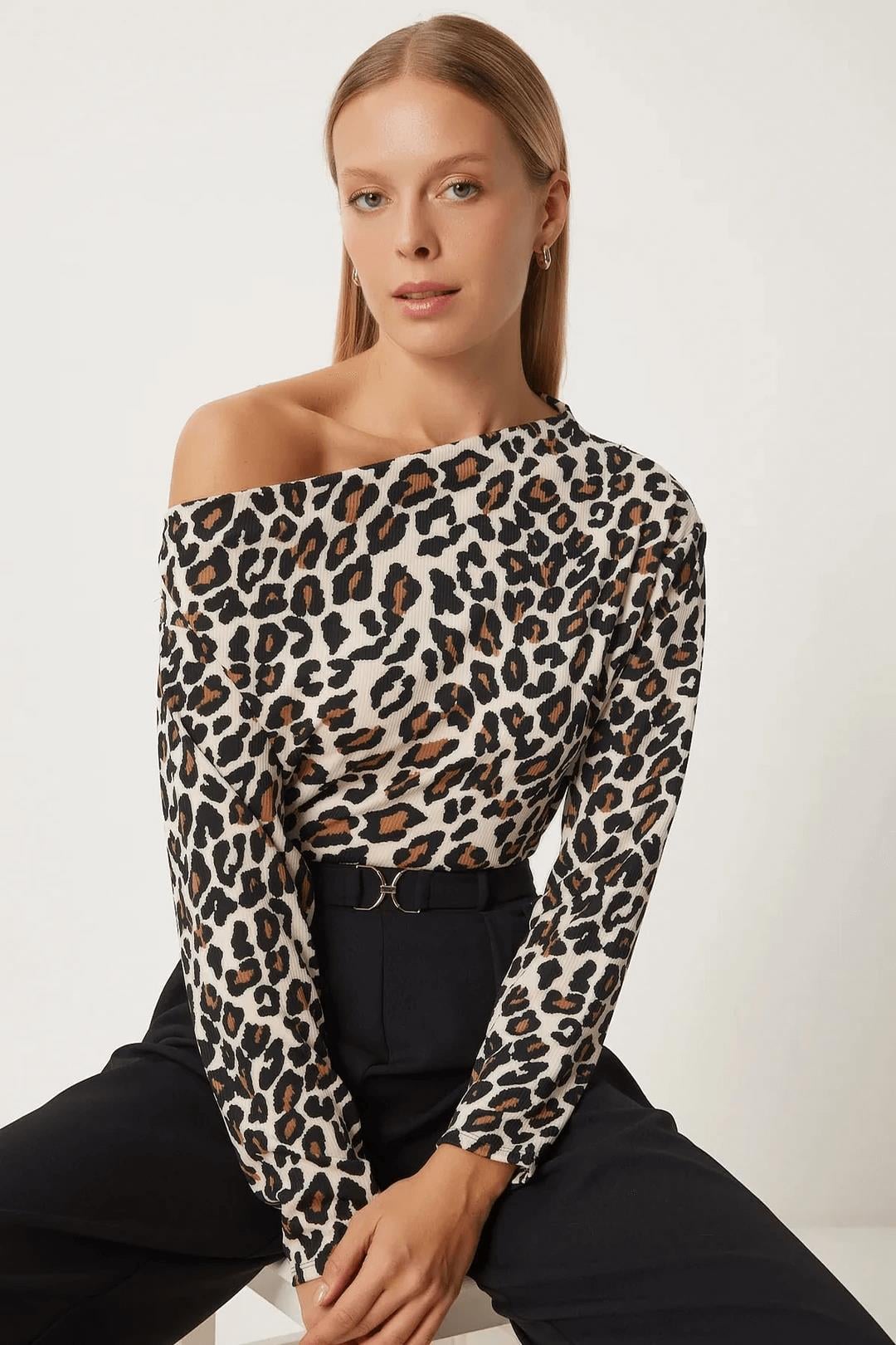 Kayık Yaka Leopar BluzKADIN BLUZ