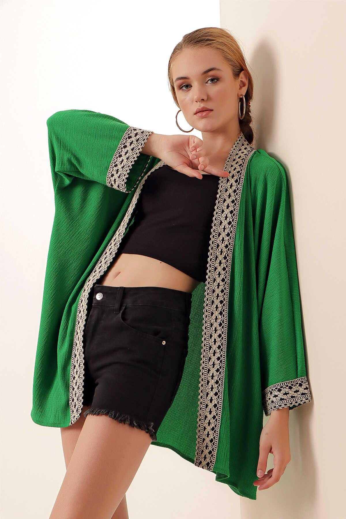 Nakış İşlemeli KimonoKADIN KİMONO & KAFTAN