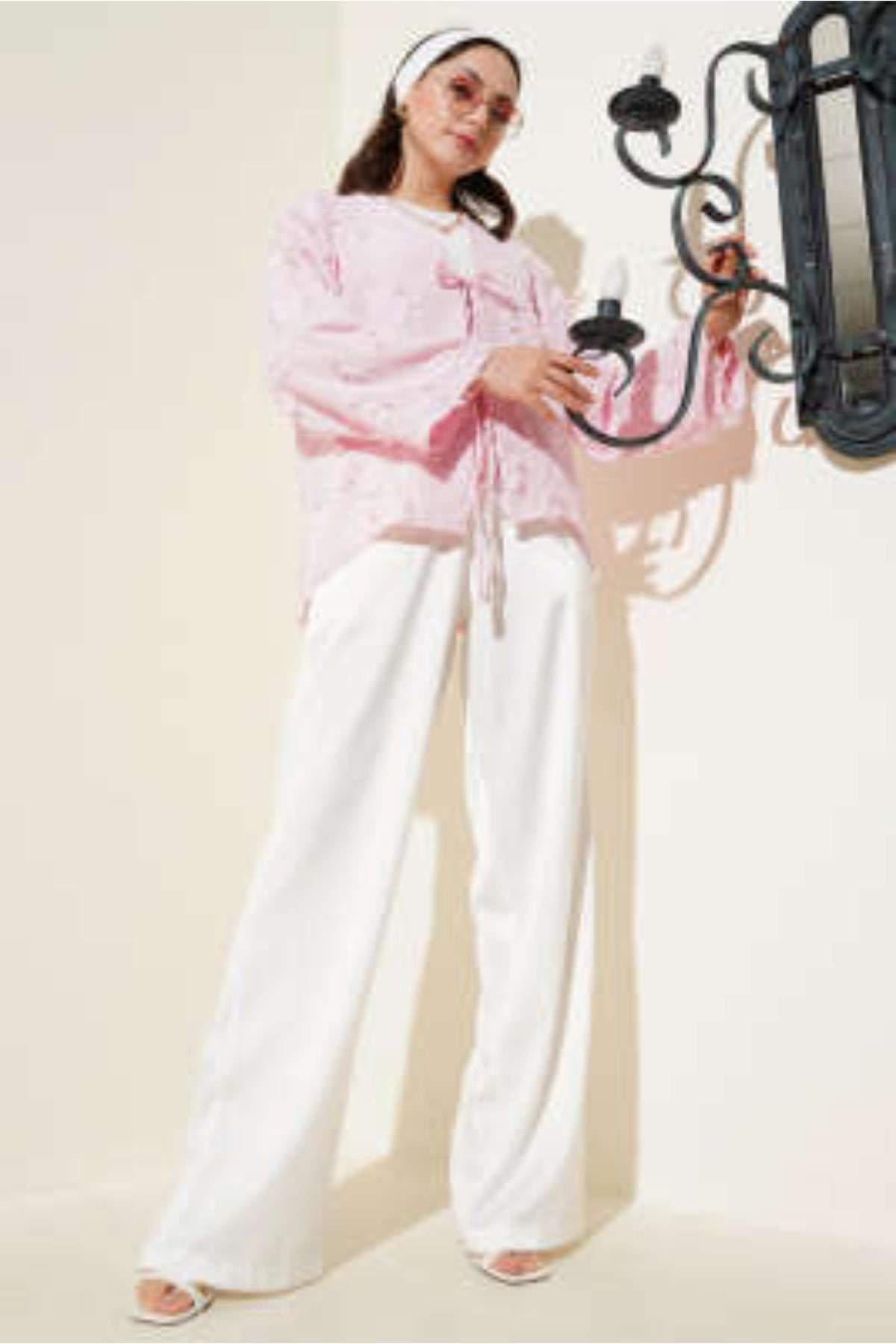 Önü Bağlamalı Kendinden Nakışlı KimonoKADIN KİMONO & KAFTAN