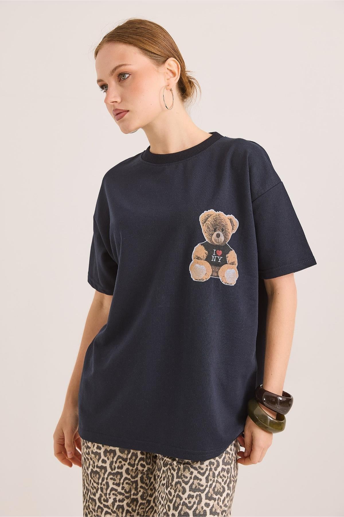 Önü ve Arkası Ayıcık Baskılı TshirtKADIN T-SHİRT