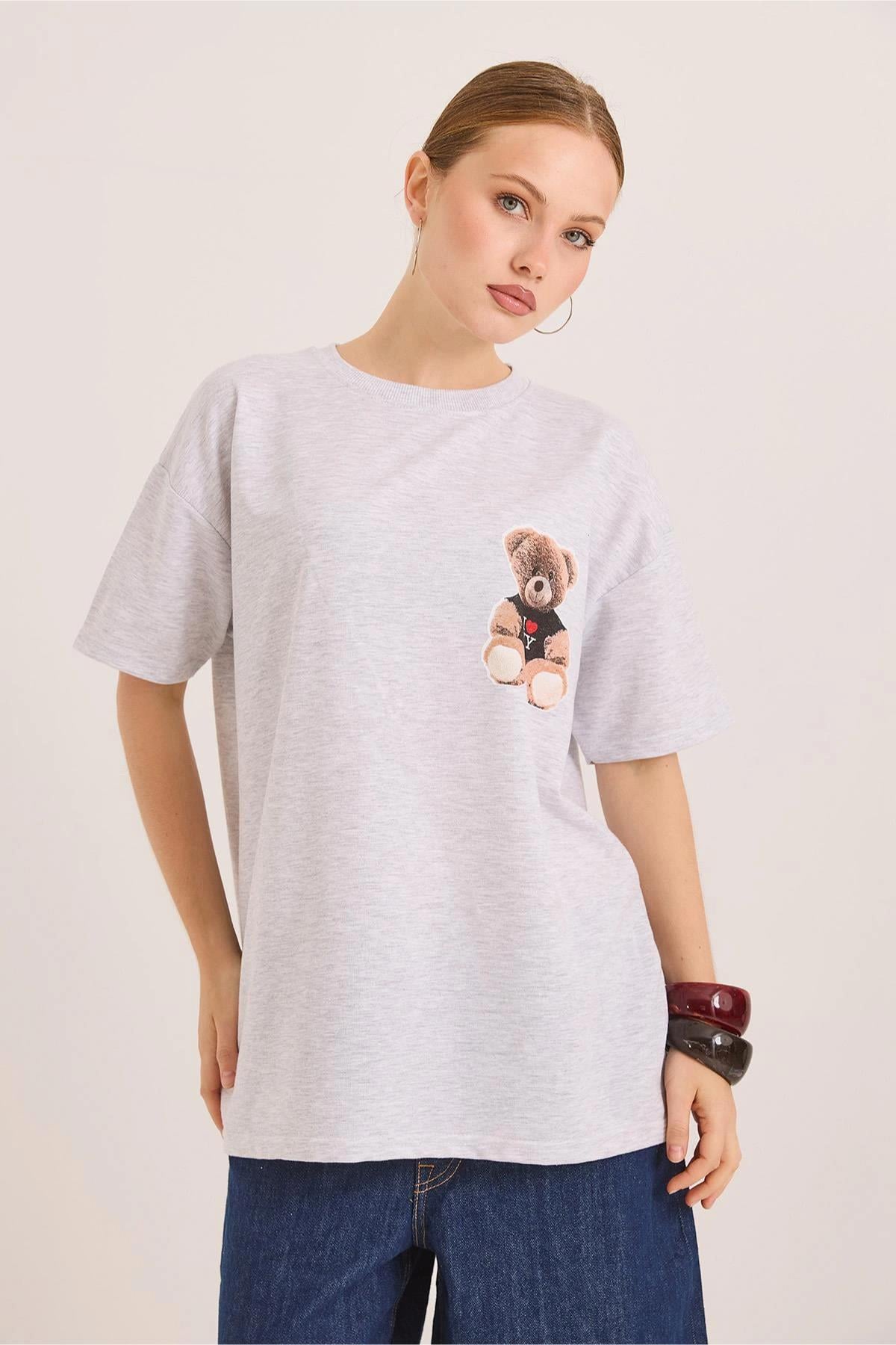 Önü ve Arkası Ayıcık Baskılı TshirtKADIN T-SHİRT