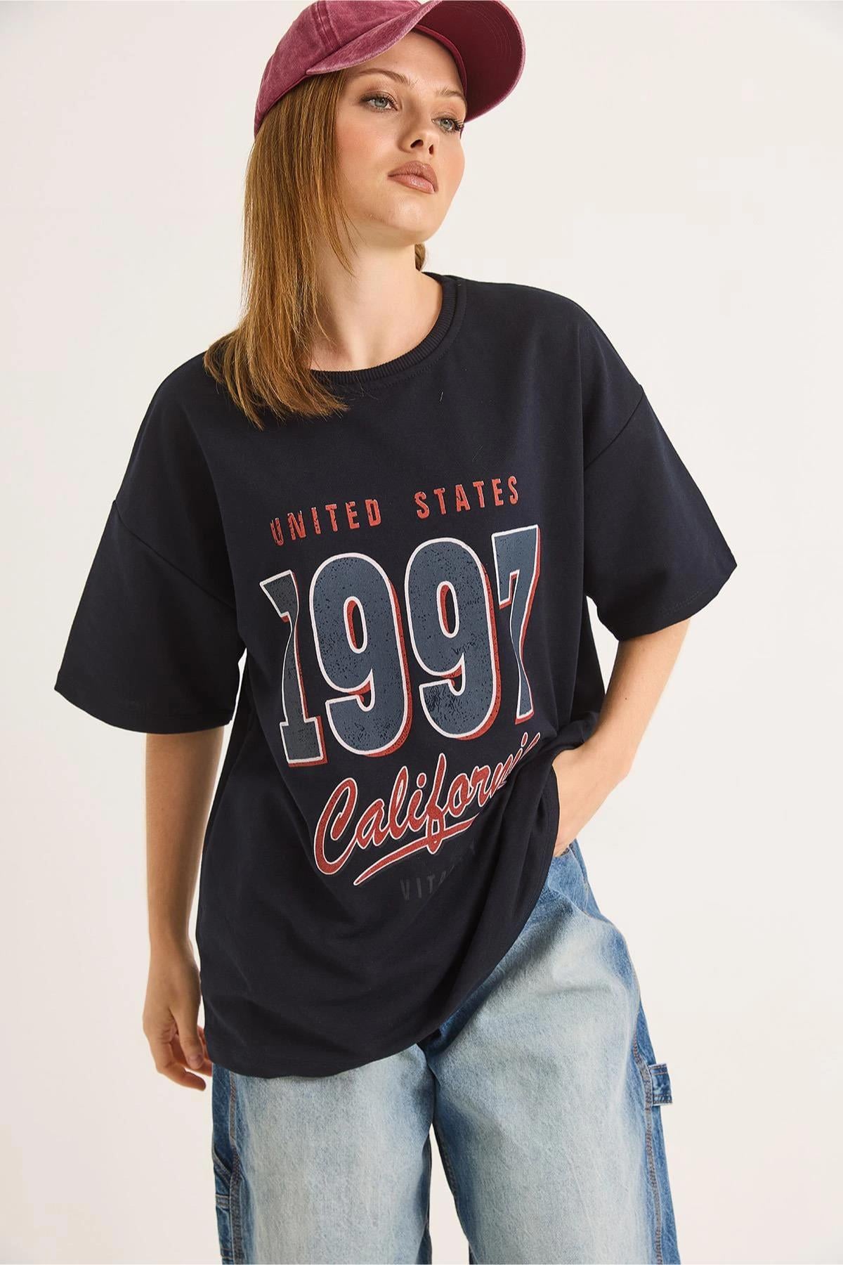 Rakam Baskılı TshirtKADIN T-SHİRT