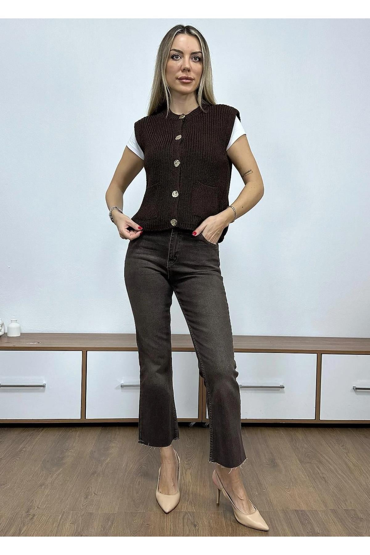 Sıfır Kol Düğmeli Triko HırkaKADIN HIRKA