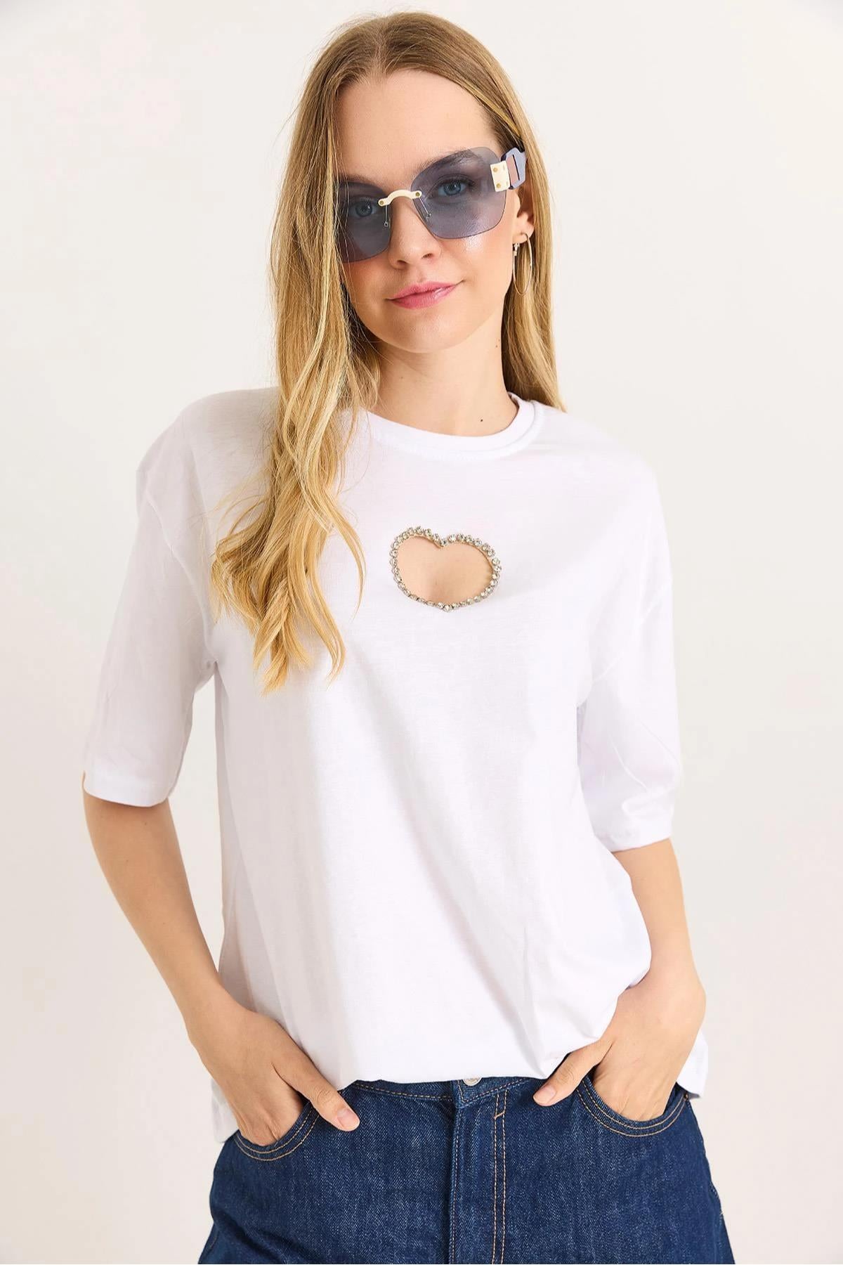 Taşlı Kalp Dekolteli TshirtKADIN T-SHİRT