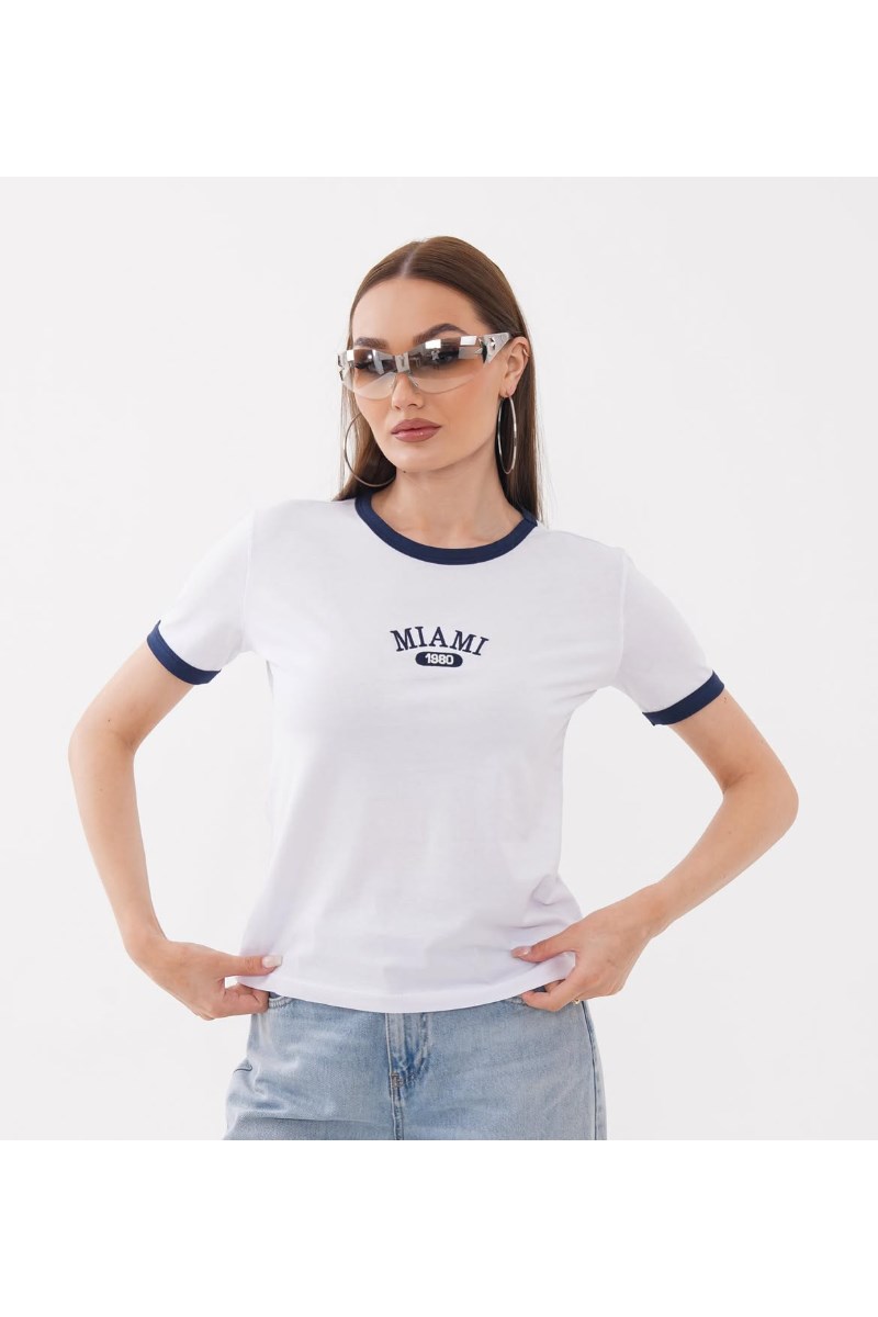 Yaka ve Kol Biyeli Önü MIAMI Nakışlı TshirtKADIN T-SHİRT