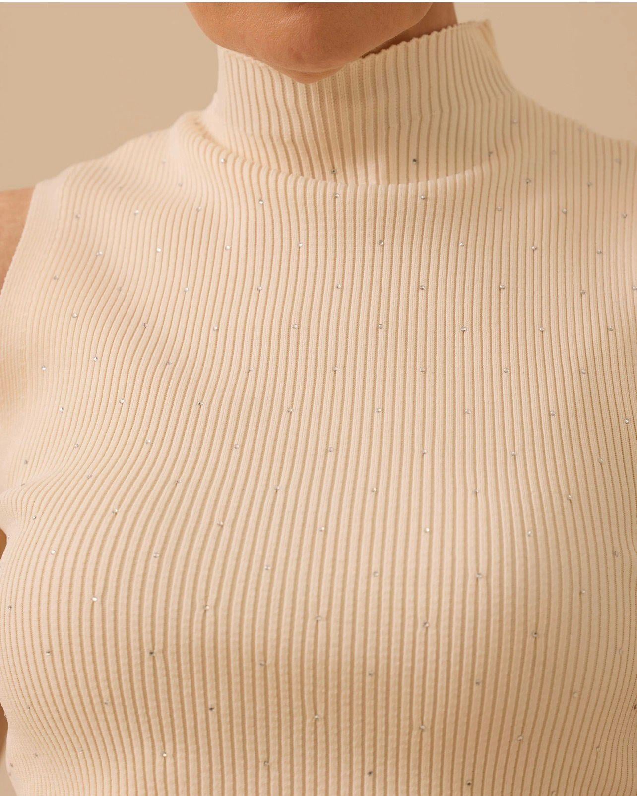 SEÇİL KOLSUZ TAŞLI BLUZ