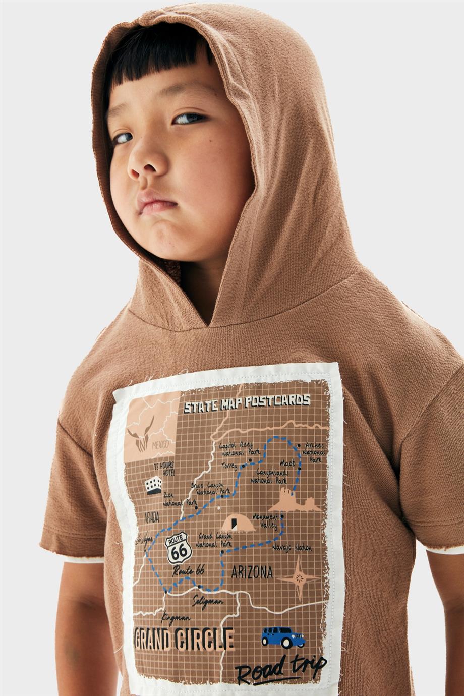 Nebbati Erkek Çocuk Kahve Kapüşonlu  T-Shirt