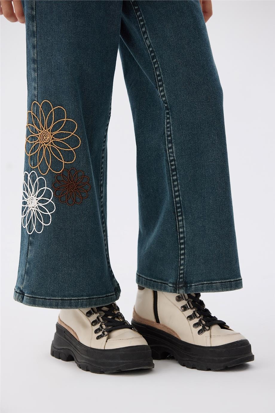 Tyess Kız Çocuk Çiçek Nakışlı Bol Paça Jean Pantolon görsel 4