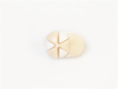 5 Cap Figure Buttons Beige, White 15mm long