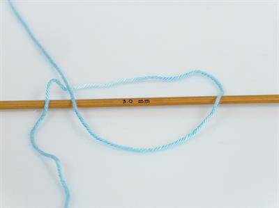 4x100gr. BISCUIT  Beyaz, Mavi Tonları Kışlık, Düz iplikler, Batik Desenli, 100% Akrilik