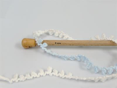 4x100gr. BOUCLERON CHAIN Akrilik Beyaz, Mavi Tonları Buklet, Çok Kalın, Batik Desenli