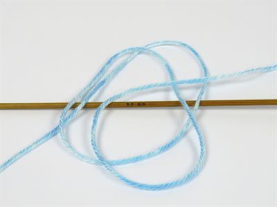 Lot of 2 x 140gr Skeins Ice Yarns CAKES ANTIPILLING SPRAY Yarn Blue Shades White