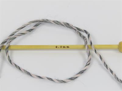 Lot of 2 x 150gr Skeins Ice Yarns CAKES CAMARO (50% Wool) Yarn Powder Pink Dark Green