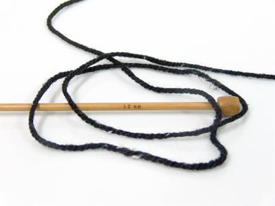 4x100gr. FAVORITE TWEED Viskon, Akrilik Siyah, Beyaz Kışlık, Noktalı, Düz iplikler, Worsted, 100% Akrilik