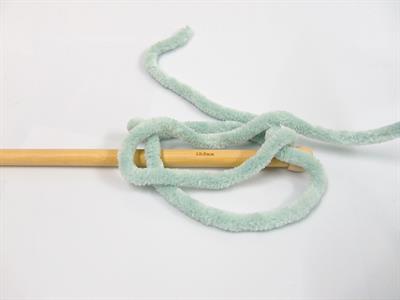 Lot of 2 x 200gr Skeins Ice Yarns CHENILLE SUPERBULKY (100% MicroFiber) Yarn Mint Green